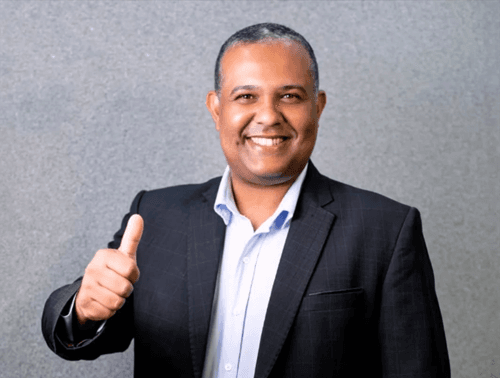 O Ibirataia Notícias parabeniza o Vice-prefeito e Secretário de Educação Caio Pina pelo seu aniversário!