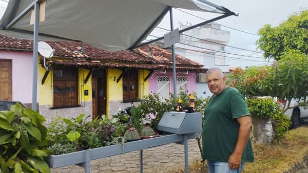 Ibirataia: Barraca sem vendedor comercializa produtos com base na confiança