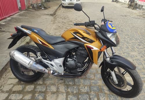 Ibirataia: Vende-se uma Moto CB 300R – Ano 2010