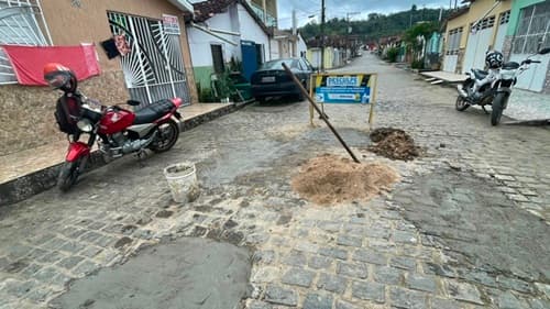 Prefeitura de Ibirataia realiza manutenção do calçamento no bairro Mirassol