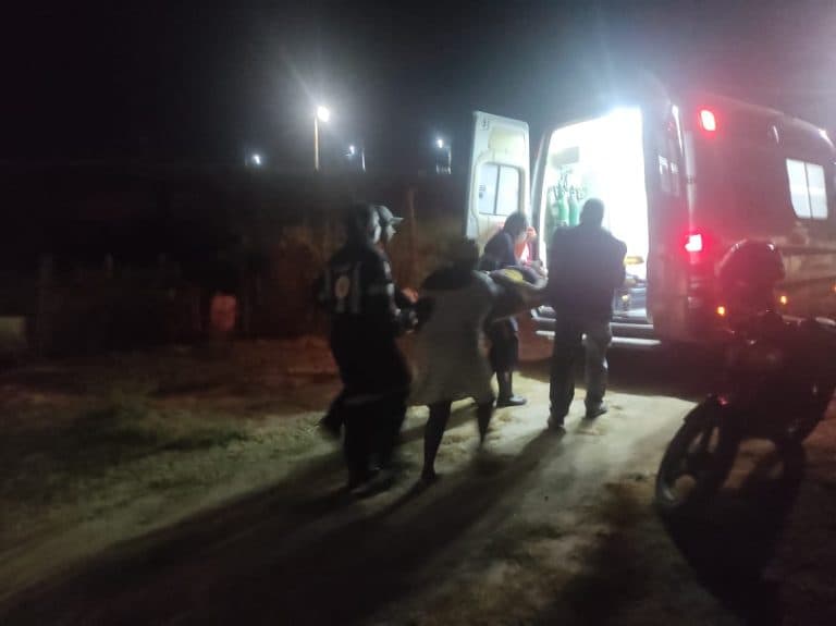 Casal fica ferido em acidente com moto próximo ao HGI em Ipiaú