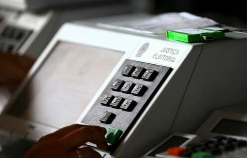 Mais de 156 milhões de pessoas estão aptas a votar neste domingo