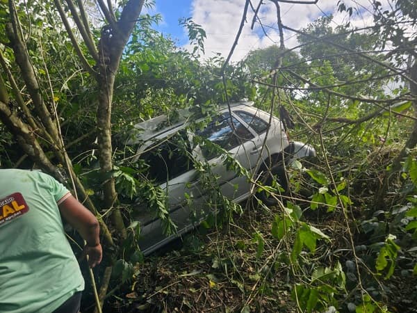 Jitaúna: Colisão entre carro e moto deixa três feridos na BA-130