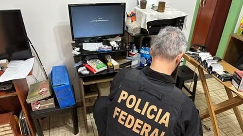 Idoso é preso pela PF após ser encontrado com mais de 17 mil arquivos de abuso sexual infantil