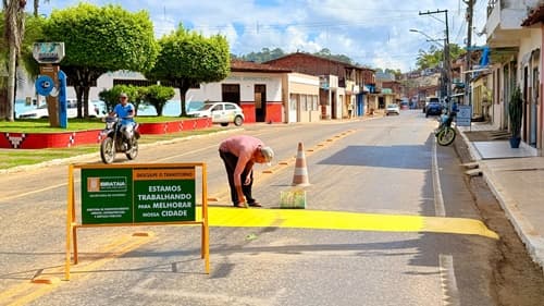 Ibirataia: Prefeitura realiza pintura de Sinalizações de Pedestres no Distrito de Algodão