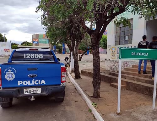 Pai é preso sob suspeita de agredir e estuprar filhas de 12 e 15 anos