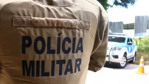 Três policiais militares são presos por roubo de celular durante abordagem em Salvador