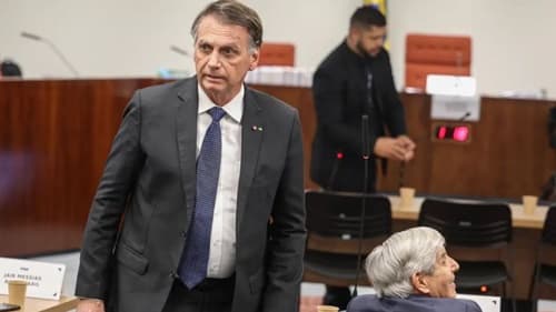 Moraes pode decidir nesta quarta (23) sobre possível descumprimento de medidas por Bolsonaro