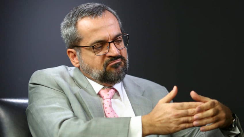 Bolsonaro me mandou entregar FNDE para o Centrão, diz Weintraub à CNN