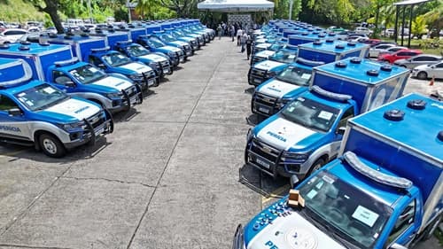 Governo da Bahia entrega frota de 21 novos veículos para a Polícia Técnica da capital e interior