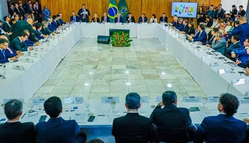 Presidente Lula faz reunião para discutir soluções para a onda de violência nas escolas