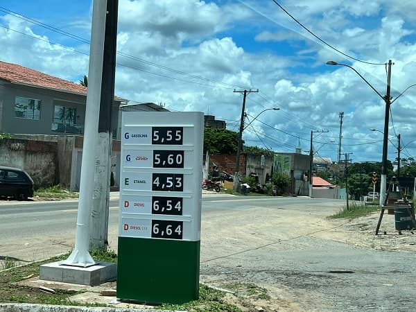 Preço do litro da gasolina sobe em média R$ 0,50 em Ipiaú