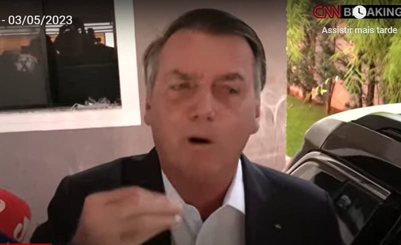 Bolsonaro sobre cartão de vacina apreendido: 'Não existe adulteração'
