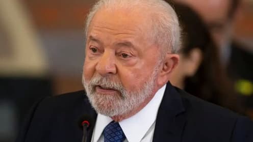 Lula é internado em São Paulo para cirurgia após dores na cabeça