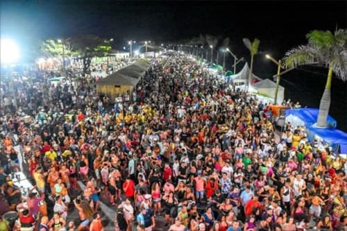 Porto Seguro ferve neste sábado em noite de Carnaval ao som com muitas atrações