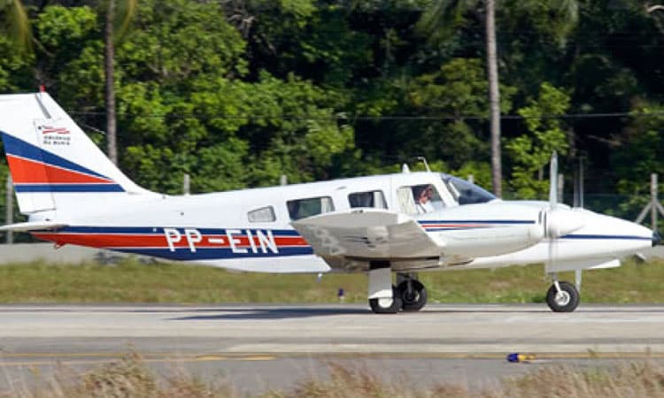 Avião do governo do estado sofre pane e colide com vegetação