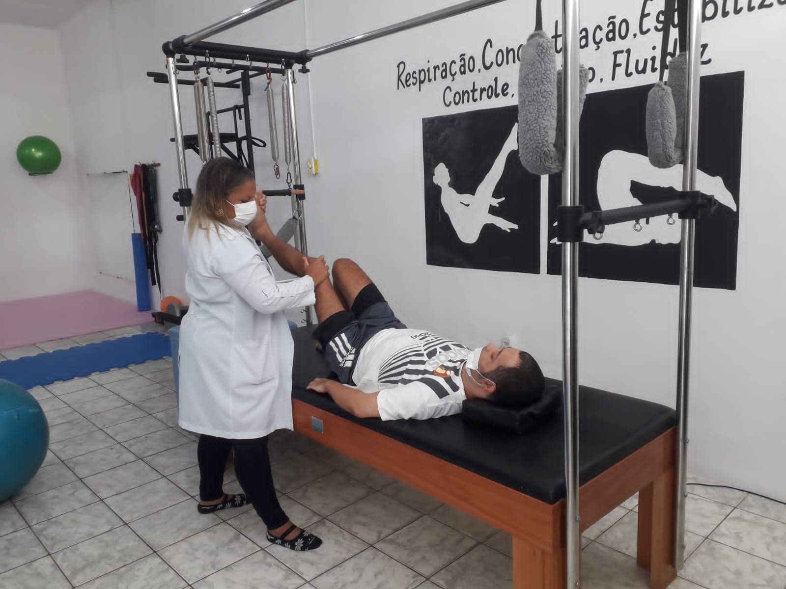 Ibirataia: Em parceria com a Fundação Drº Cauê Braz com o apoio de Sandro Futuca e Moema Fisiopilates oferecem o serviço de Fisioterapia Solidária a Comunidade Carente