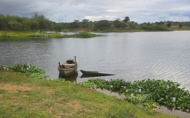 Mulher grávida morre afogada após barco virar