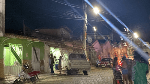 Ibirataia: Carro colide com residência, mas ninguém fica ferido