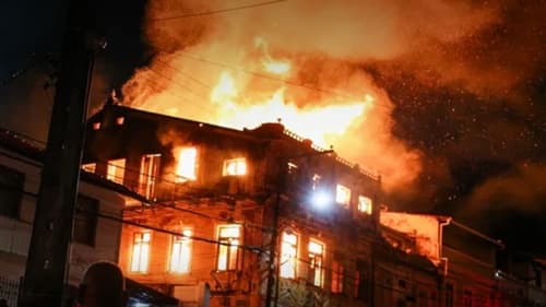 Incêndio em casarão histórico de Salvador é controlado após mais de 24 horas