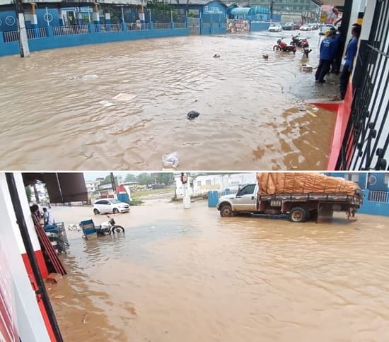 Chuva de 20 minutos alaga várias ruas em Ubaitaba