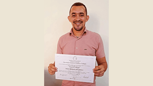 Ibirataia: Padre Nilson Roberto é diplomado Mestre em Teologia