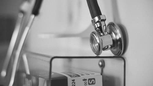 Médico é preso por gravar colegas em banheiros de hospitais