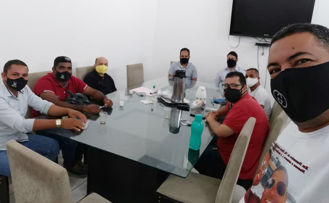 Marcos de Manoel participa de reunião com equipe de licitação do município
