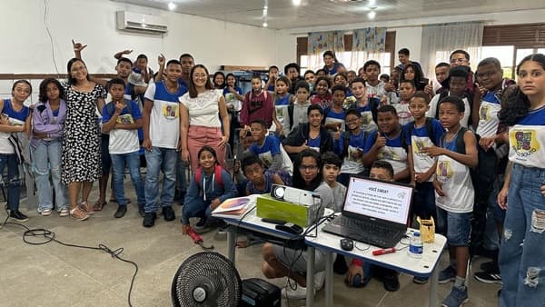 Ibirataia: Colégio Mariluzia Silva Machado realiza palestra sobre "O impacto das telas no desempenho cognitivo e nas habilidades humanas"