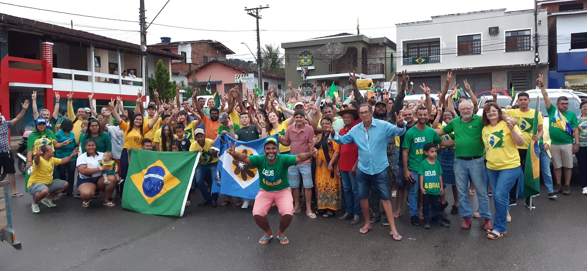 Ibirataia: Manifestantes a favor de Bolsonaro fazem carreata em comemoração ao 7 de Setembro