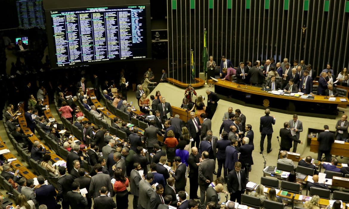 Câmara aprova em primeiro turno texto-base da PEC dos Precatórios
