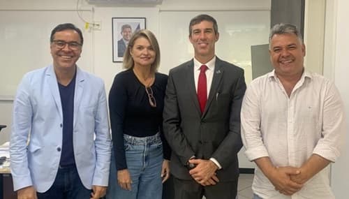 Ibirataia: Prefeita Ana Cléia e Secretário de Governo Valdo Silva solicitam nova “delegacia e viatura” ao Secretário de Segurança Pública da Bahia para o município.