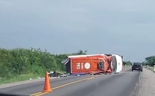 Ambulância do SAMU capota próximo a Juazeiro