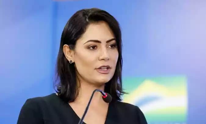 Michelle Bolsonaro ficará viúva e não será candidata, prevê cigana