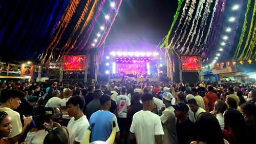 Ibirataia: Público vai ao delírio com grandes shows na segunda noite do São João Raiz 2025