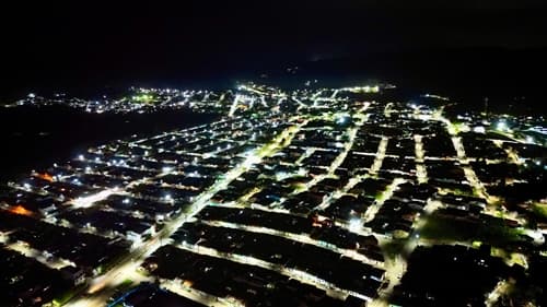 Ibirataia: Prefeito Sandro Futuca acende o progresso com iluminação de LED por toda a cidade