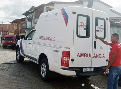 Camamuzinho: Homem é ferido no pescoço e braço a golpes de faca pelo próprio irmão