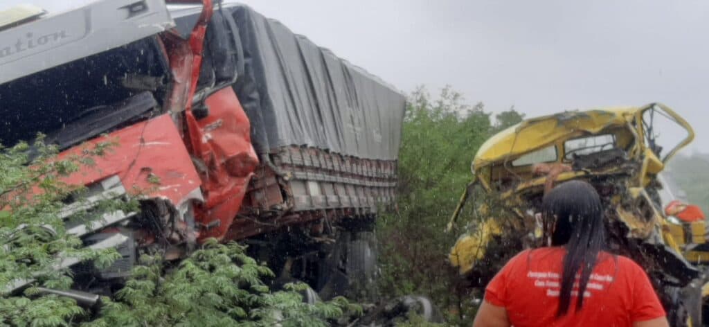 Acidente grave deixa um morto e outros feridos na BR-324