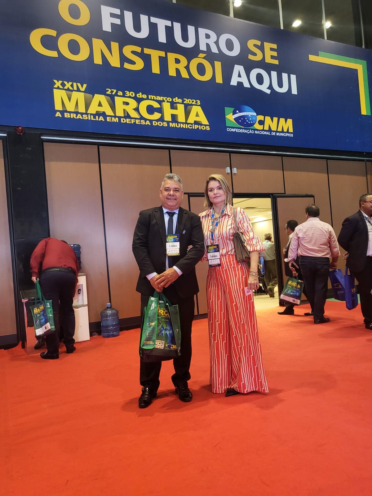 Ibirataia: prefeita Ana Cléia marca presença na XXIV Marcha a Brasília em Defesa dos Municípios.