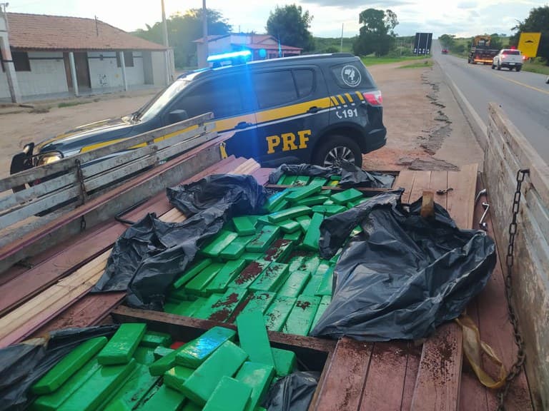 Meia tonelada de maconha é apreendida em Brumado pela PRF