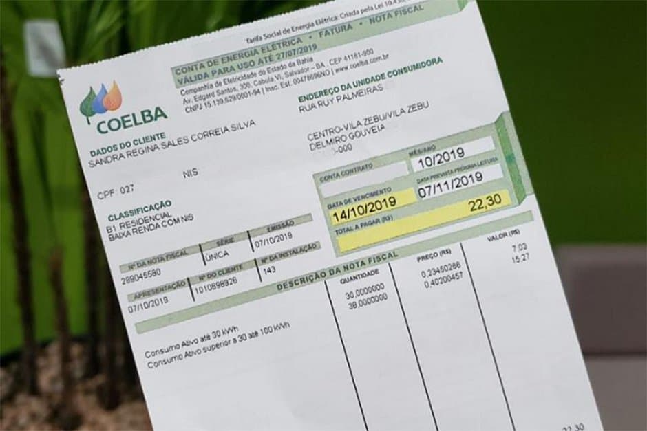 Coelba dará R$ 20 de desconto na conta de energia para clientes no Natal
