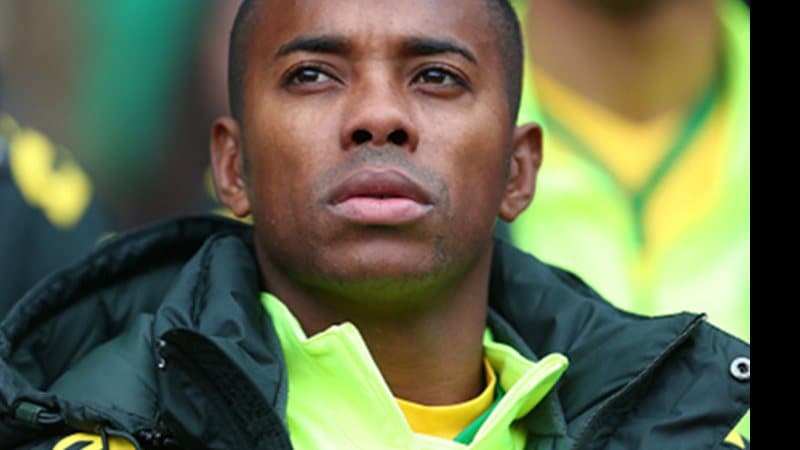 Robinho tem nome incluído na lista da Interpol e pode ser preso em 195 países