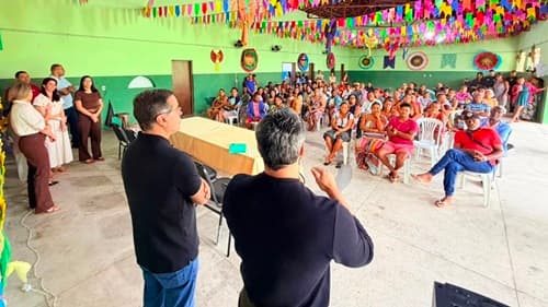 Ibirataia: Famílias das 61 casas populares recebem termo de entrega e vivem contagem regressiva para receber as chaves