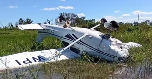 Avião de pequeno porte cai no Pantanal de MS e três ocupantes são resgatados com vida