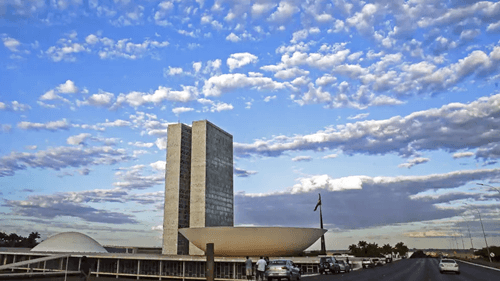 Deputados e senadores elegem presidentes e mesas diretoras neste sábado (1º)