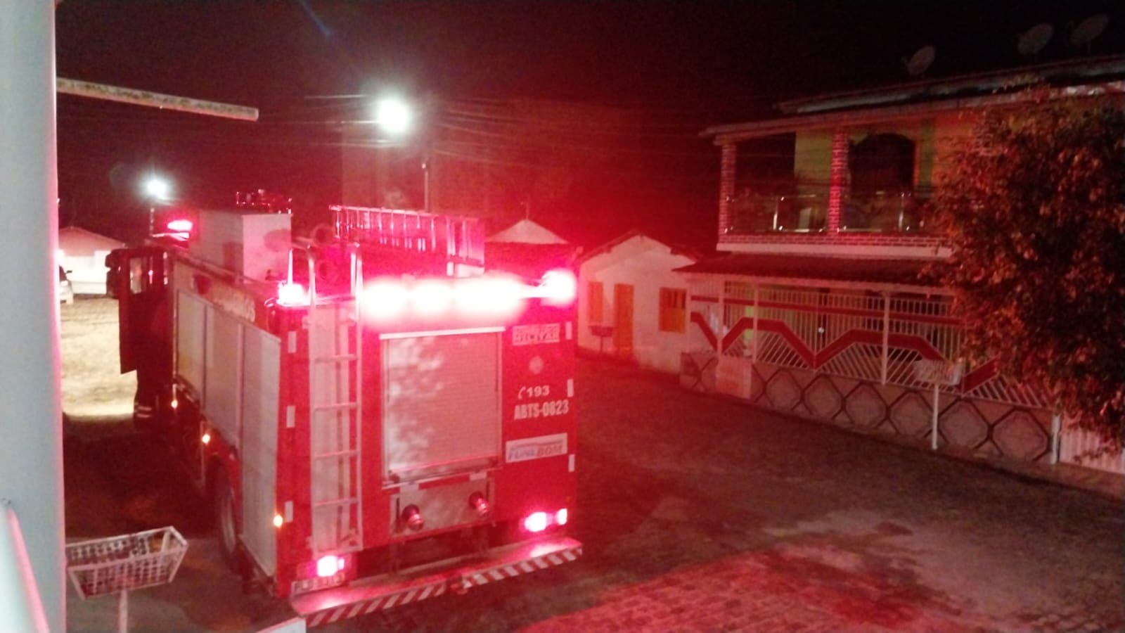 Ibirataia: Incêndio na rua Maria Alexandrina