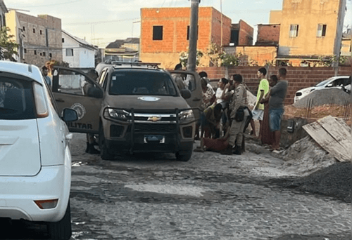 Policial é esfaqueado após ter casa invadida em Santo Antônio de Jesus