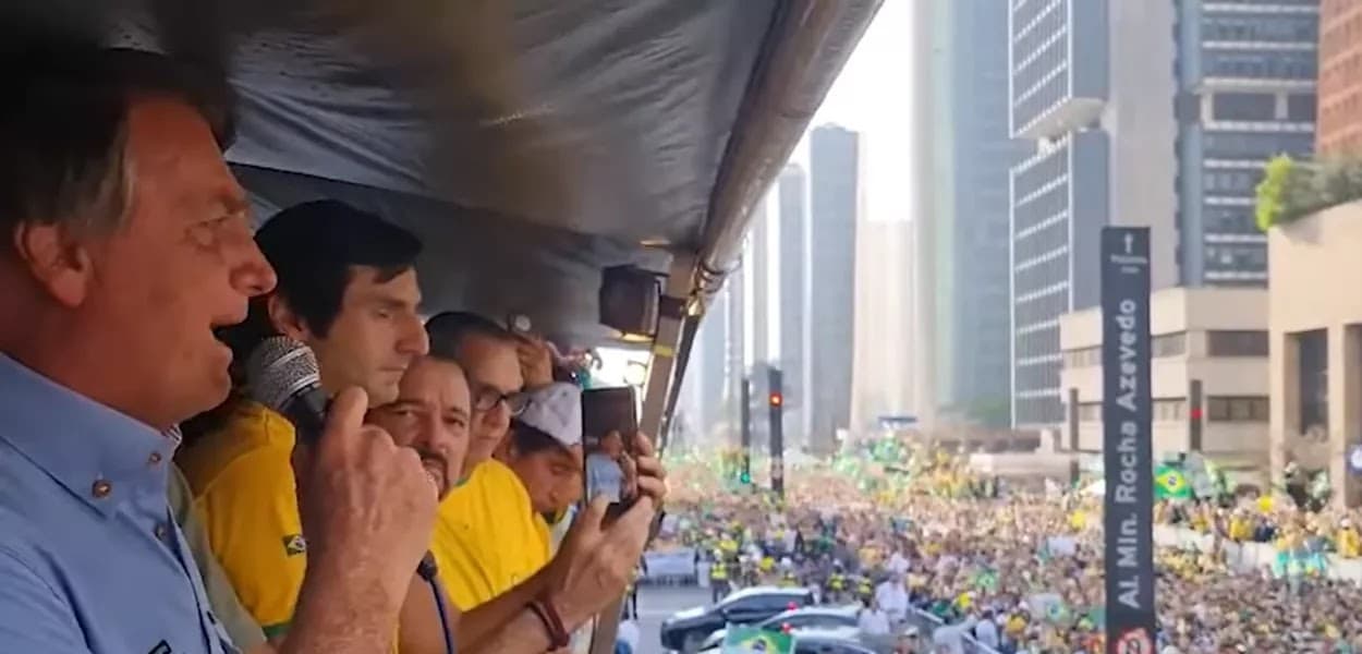 Bolsonaro é multado em R$ 376 mil por não usar máscaras durante ato no 7 de setembro, na Av. Paulista