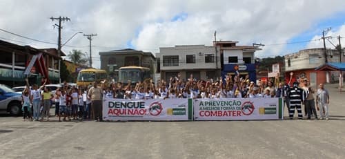 Ibirataia: agentes de endemia e estudantes da rede municipal fazem caminhada em combate ao mosquito transmissor da dengue