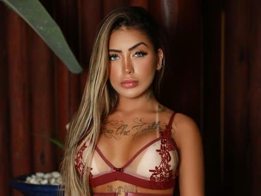 Funkeira revela que fatura quase R$ 500 mil por mês no OnlyFans